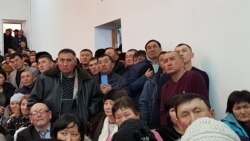 Шығыс Қазақстан облысының әкімі Даниал Ахметовпен кездесуге қатысқан тұрғындар. Ақжар ауылы, ШҚО, 27 ақпан 2020 жыл.