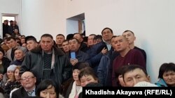 Шығыс Қазақстан облысының әкімі Даниал Ахметовпен кездесуге қатысқан тұрғындар. Ақжар ауылы, ШҚО, 27 ақпан 2020 жыл.