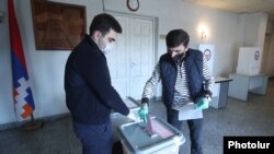 Nagorno-Karabakh -- A voter casts ballots at a polling station in Stepanakert, March 31, 2020.