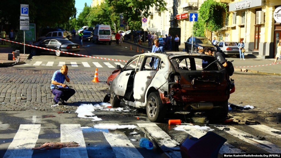 Pamje e veturës së eksploduar nga e cila është vrarë gazetari Pavel Sheremet