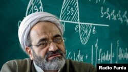 علی ذوعلم همزمان از مقام‌های دفتر آیت‌الله خامنه‌ای نیز هست.