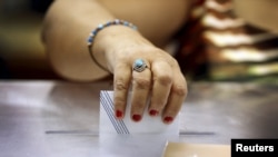 Гласањето за време на референдумот во Грција. 