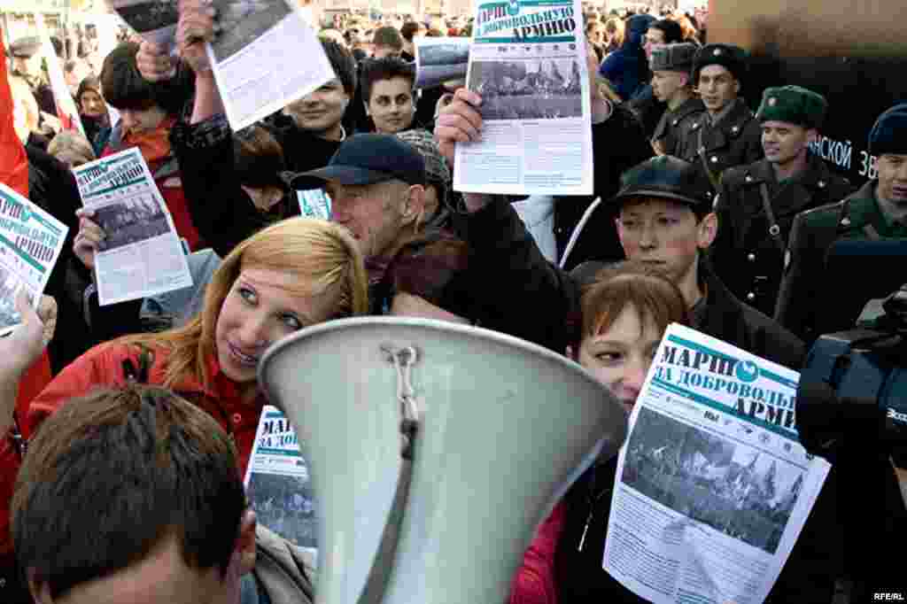 Около 150 человек...