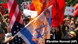 Демонстранти в Ірані часто спалюють прапори США та Ізраїлю