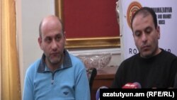 Уже бывшие сотрудники метрополитена Гагик Галстян (слева) и Андраник Геворкян во время пресс-конференции, Ереван, 15 февраля 2014 г.