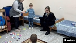 Анджеліна Джолі під час поїзди в Херсон, фото 6 листопада опублікував фонд Legacy of War Foundation