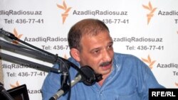 Рауф Миркадыров в студии АзадлыгРадиосу, 2009