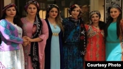 اعضای گروه موسیقی بانوان «گلاریس» در کرمانشاه