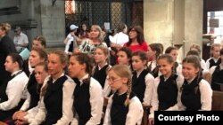 Учасники хору в очікуванні виступу у Флоренції