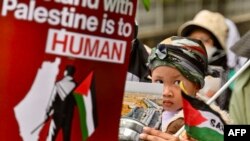 În multe țări din lume continuă demonstrațiile de solidaritate cu civilii palestinieni din Gaza. În imagine: manifestație la Jakarta (Indonezia) la 4 martie 2024. 