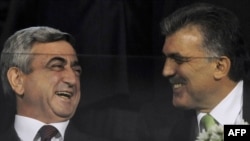 Turkey -- President Abdullah Gul (R) speaks with his Armenian counterpart Serzh Sarkisian during the World Cup 2010 qualifying football match between Turkey and Armenia in Bursa, 14Oct2009