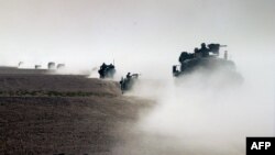 قوات البحرية الأميركية تعبر الحدود الكويتية العراقية في 21 آذار 2003