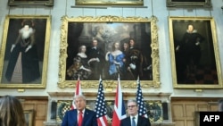 Президенти ИМА Доналд Трамп ва нахуствазири Бритониё Кир Стармер дар нишасти хабарии рӯзи 18 сентябр, ки дар қароргоҳи берунишаҳрии нахуствазири Бритониё дар қасри Чекерси деҳаи Эйлсберии воқеъ дар Англияи марказӣ барпо шуд
