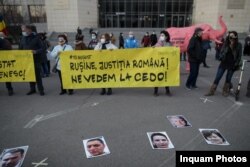 Romania - Protest organizat in fata Tribunalului Bucuresti fata de decizia instantei de a nu redeschide dosarul "10 August" in Bucuresti, 3 martie 2021. Inquam Photos / Octav Ganea