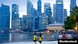 تاکسی هوایی جدید از کنار آسمان‌خراش‌های سنگاپور بدون ایجاد صدای زیاد عبور کرد