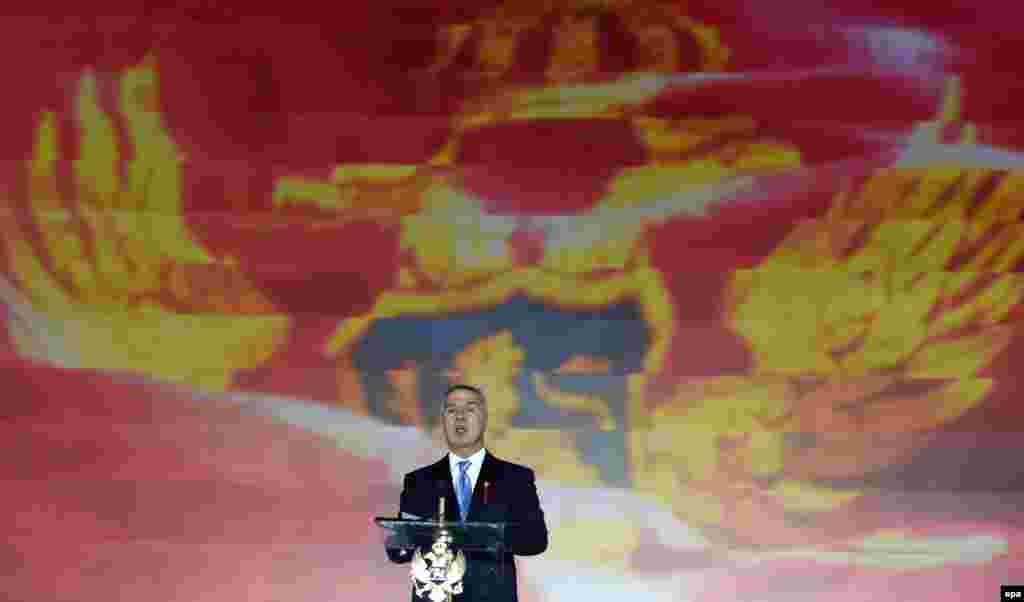 ЦРНА ГОРА - Демократската партија на социјалистите на Црна Гора го кандидира Мило Ѓукановиќ за претседател на земјата на изборите што ќе се одржат на 15 идниот месец. Ѓукановиќ изјавил дека немал намера да се кандидира, но тоа сепак го сторил за напредок на државата.