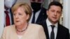 Cancelara germană Angela Merkel și președintele ucrainean Volodimir Zelenski la conferința de presă comună de la Kiev, Ucraina, 22 august 2021. 