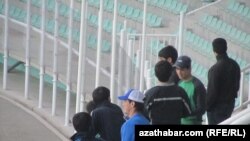 "Balkan" komandasynyň oýnuna tomaşa etmäge gelen janköýerler.