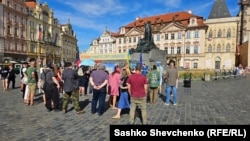 На ювілейну акцію протесту «Празького Майдану» зібралося кілька десятків людей