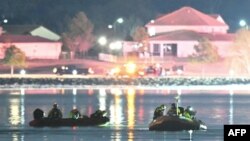 სამაშველო სამსახურის ნავები მდინარე პოტომაკზე, სამძებრო სამუშაოები სამგზავრო თვითმფრინავის და სამხედრო შვეულმფრენის შეტაკების შემდეგ. 30 იანვარი, 2025 წელი. ავარიის შედეგად დაიღუპა ორივე ბორტზე მყოფი 67-ვე ადამიანი.