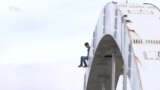 Житель столицы хотел спрыгнуть с моста из-за жилищных проблем