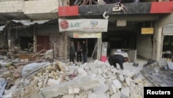 Сүриянең Ариһа шәһәрендә, активистлар белдерүенчә, Русия очкычлары бомбалаган базар мәйданы