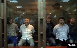 Рустам Махмудов, Лом-Али Гайтукаев, Джабраил Махмудов, Ибрагим Махмудов и Сергей Хаджикурбанов (слева направо)
