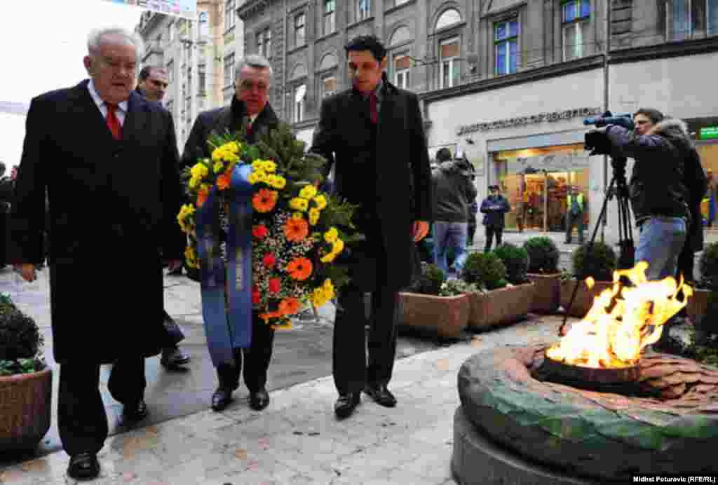 Delegacija Grada Sarajeva položila je vijence na spomen obilježje Vječna vatra, Sarajevo, 25.11.2011. 