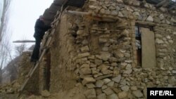 Пострадавший дом во время землетрясения в январе 2010 года