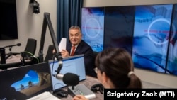  Orbán Viktor miniszterelnök beszél a Kossuth rádióban, 2018. november 9-én. 