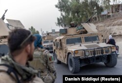 Konvoj afganistanskih specijalnih snaga vidi se tokom spasilačke misije policajca opkoljenog na kontrolnom mjestu okruženom talibanskim borcima, u provinciji Kandahar 13. jula 2021. godine.