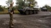 Ukrajinski vojnik u selu Kozača Lopan u blizini ruske granice, koje su ukrajinske oružane snage nedavno oslobodile, u oblasti Harkiv, 16.09.2022.