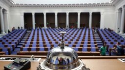Новата пленарна зала на парламента в сградата на бившия Партиен дом