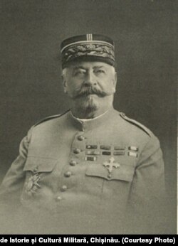 Henri Berthelot (1861-1931), șeful misiunii militare franceze în România, adept al intrării armatelor române în Basarabia.