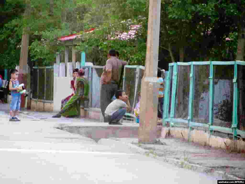 Ikindinara aşgabatlylar gezelenje &ccedil;yk&yacute;ar