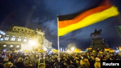 صحنه‌ای از تظاهرات در درسدن آلمان علیه اسلامی‌سازی