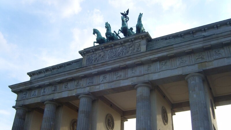 Berlinde onlarça müň adam jynsparazlyga garşy ýöriş geçirdi