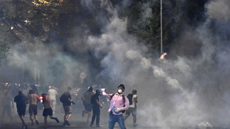 ლითონის კოროზია. სერბეთი საპროტესტო გამოსვლების ერთი წლისთავზე