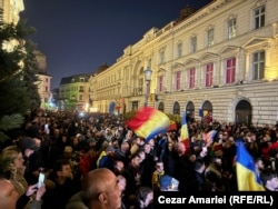 Протест прихильників Каліна Джорджеску в Бухаресті після того, як його кандидатуру на посаду президента відхилили, 9 березня 2025 року