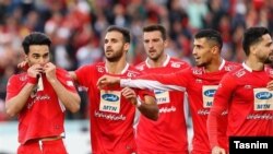 فاصله تیم پرسپولیس با دیگر تیم پرطرفدار پایتخت یعنی استقلال به هفت امتیاز افزایش یافته است.