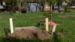 Ukrainians Bury Relatives In Backyards As Russian Attacks On Pokrovsk Continue