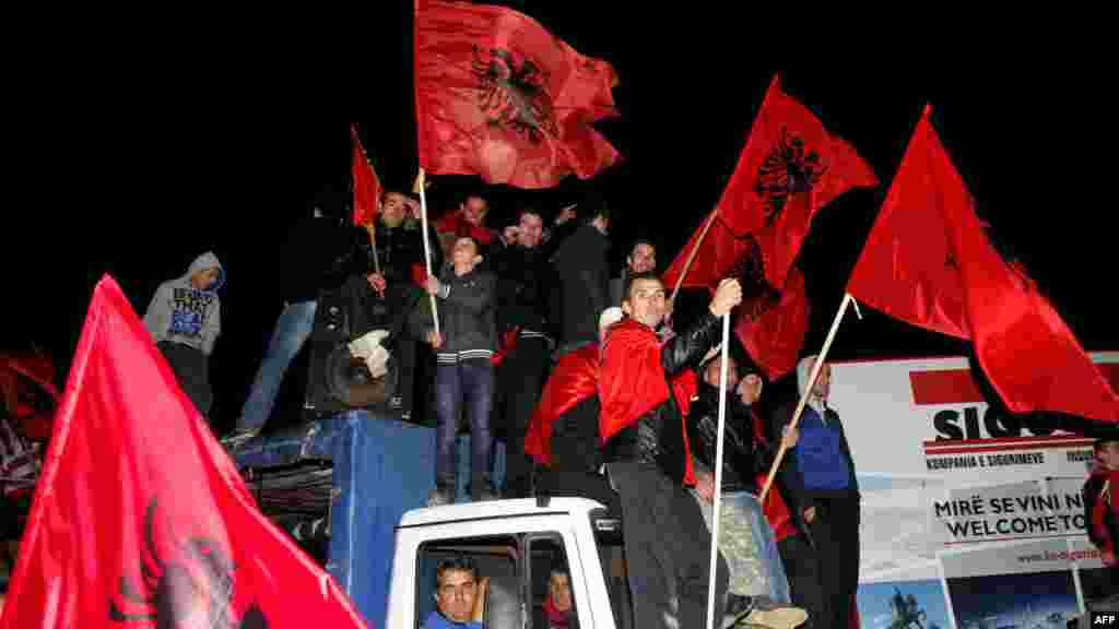 Kosovo - Slavlje u Prištini povodom povratka Ramuša Haradinaja iz Haga, 29. novembar 2012. Foto: AFP / Armend Nimani 