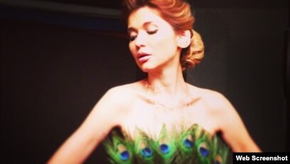 Ajoyib atletik qoramagiz Aleta Ocean har doim qattiq harakatga tayyor. Axlat bilan jinsiy aloqa video