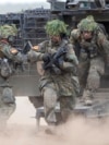 Німецькі військовослужбовці під час військових навчань.