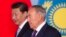 Президент Казахстана Нурсултан Назарбаев (справа) и президент Китая Си Цзиньпин. Астана, 7 сентября 2013 года.