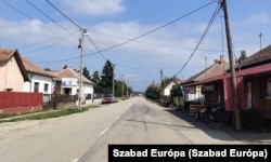 A falu szavazóinak 20-30 százaléka készpénzes ügyfél. Van családi csomag is szavazatvásárlásra