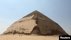 "Счупената" пирамида на Снофру