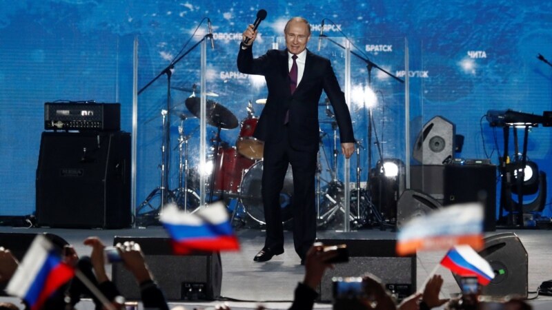 Putin na anektiranom ukrajinskom poluotoku Krimu   