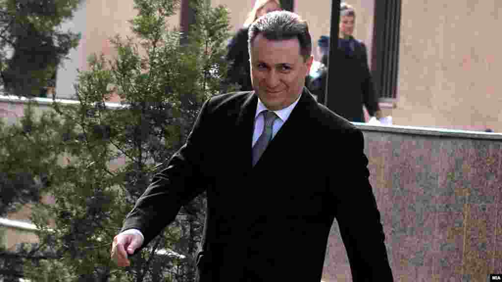МАКЕДОНИЈА - Специјалното јавно обвинителство во завршните зборови за предметот Тенк побара судот да ги прогласи за виновни поранешниот премиер Никола Груевски и поранешниот помошник-министер Ѓоко Поповски, како и тие да ги платат судските трошоци во висина од околу 5000 евра.