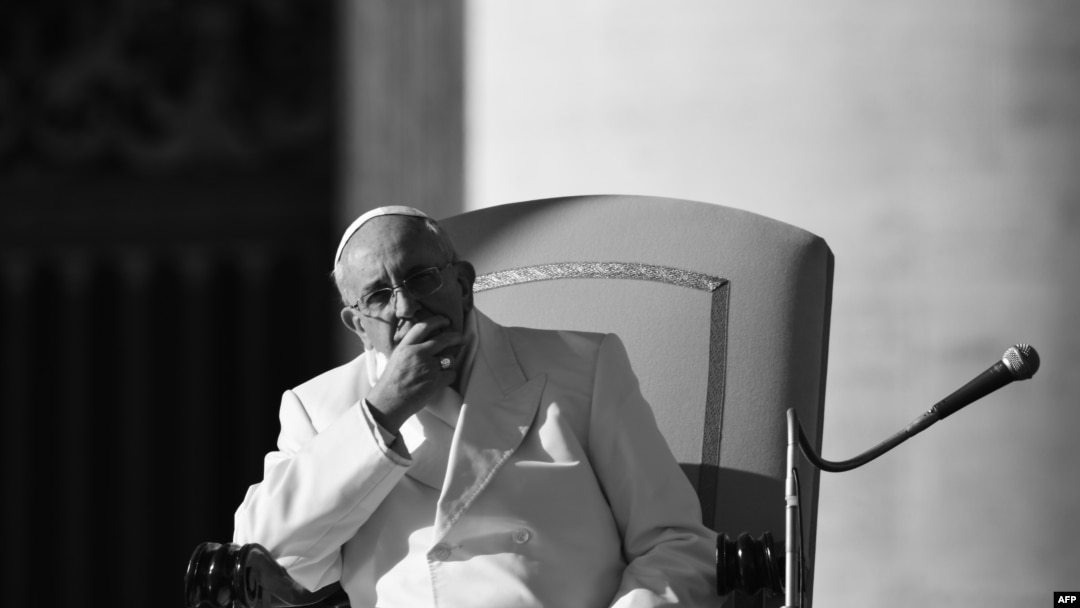 Papa Francisc în timpul audienței sale generale din Piața Sfântul Petru, decembrie 2013, anul în care a fost ales capul Bisericii Catolice.